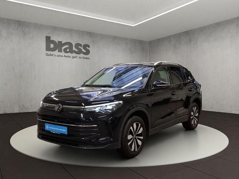 Deep black perleffekt Gebraucht 2024 VW Tiguan Goal SUV | 36.900 € - Bild 1/4