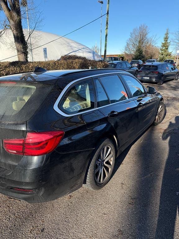 Gebraucht BMW 330 Sport Line 252 PS (185 kW) 2018 Schwarz Kombi