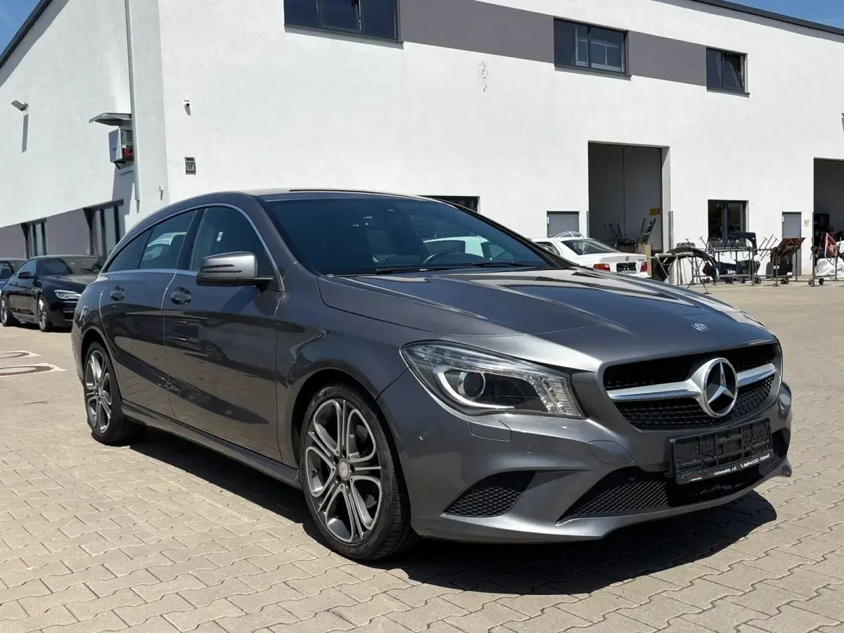 Gebraucht Mercedes CLA180 Shooting Brake 122 PS (89 kW) 2015 Grau Kombi