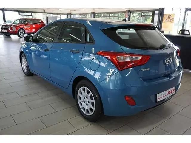 Gebraucht Hyundai i30 Classic 99 PS (72 kW) 2015 Blau Limousine
