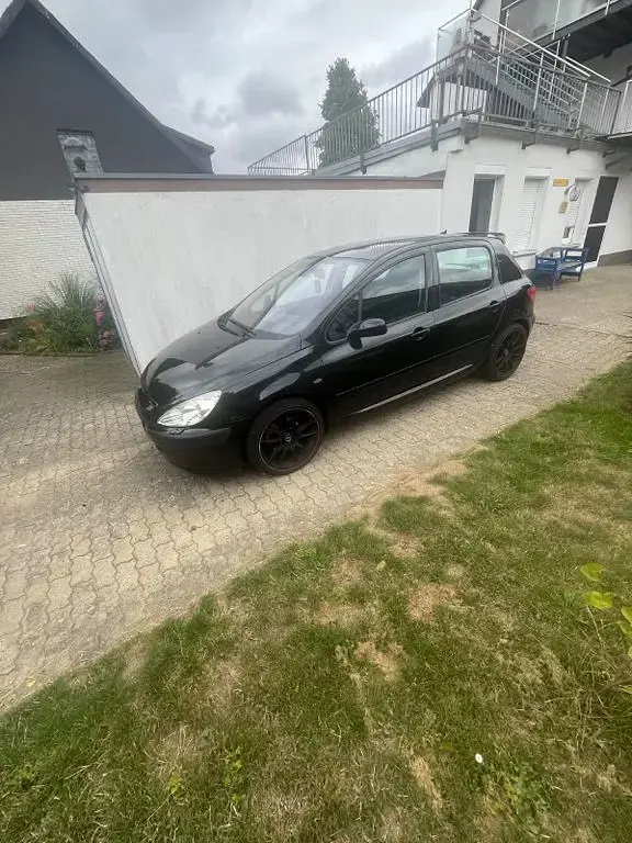 Gebraucht Peugeot 307 Premium 136 PS (100 kW) 2004 Schwarz Limousine