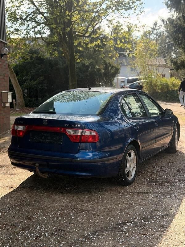 Second-hand Seat Toledo 101 CP (74 kW) 2004 Albastru Berlinǎ