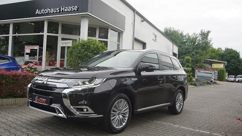Rubinschwarz Gebraucht 2019 Mitsubishi Outlander P-HEV Top SUV | 21.900 € (Fairer Preis) - Bild 1/4