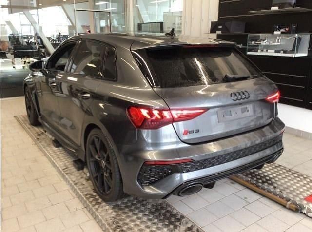 Gebraucht Audi RS3 Sportback Ambiente 400 PS (294 kW) 2023 Daytonagrau perleffekt Kleinwagen