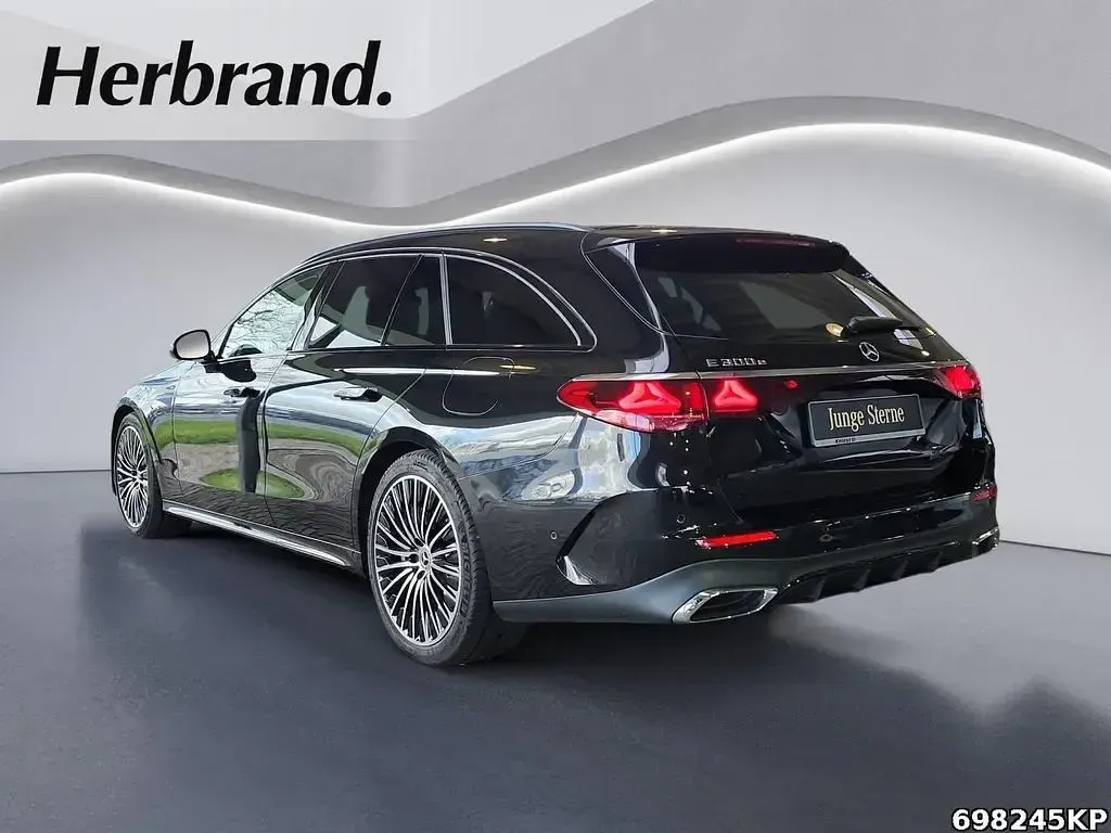 Gebraucht Mercedes E300 AMG line 313 PS (230 kW) 2025 Metalliclack obsidianschwarz Kombi