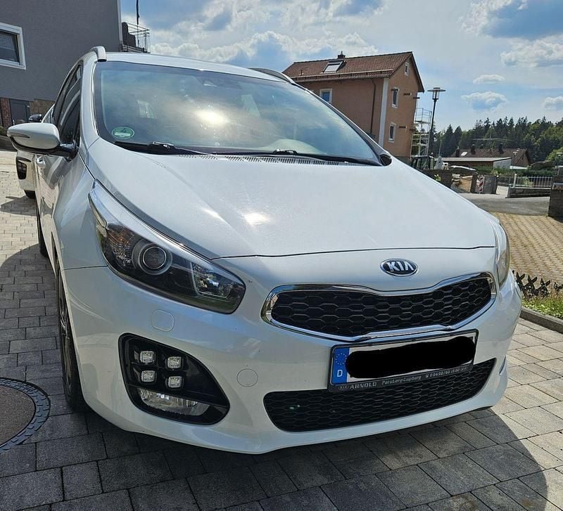 Weiß Gebraucht 2016 Kia Ceed Sportswagon GT-Line Kombi | 7.000 € (Guter Preis) - Bild 1/4