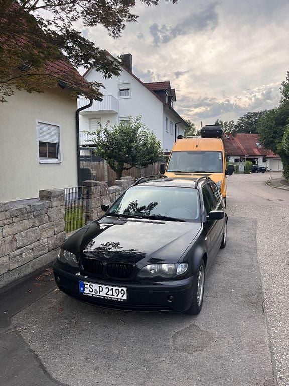 Schwarz Gebraucht 2003 BMW 320 Kombi | 2.740 € (Superpreis) - Bild 1/4
