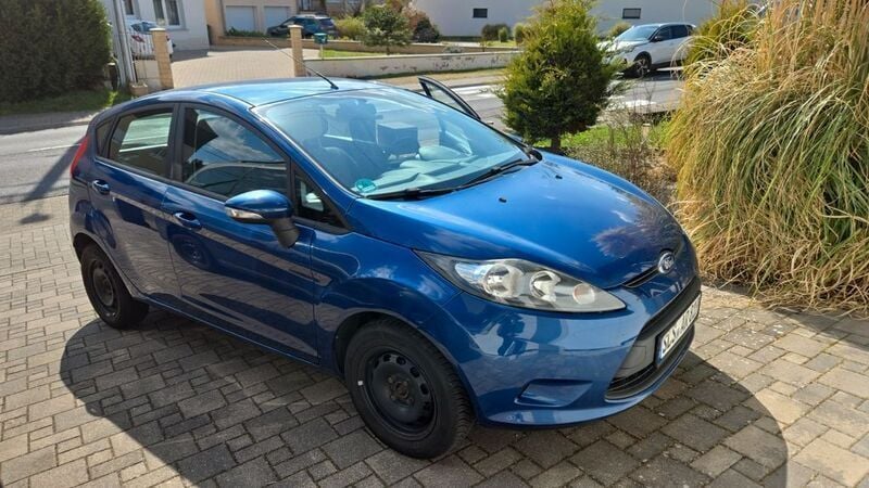 Blau Gebraucht 2010 Ford Fiesta Kleinwagen | 2.550 € (Guter Preis) - Bild 1/4