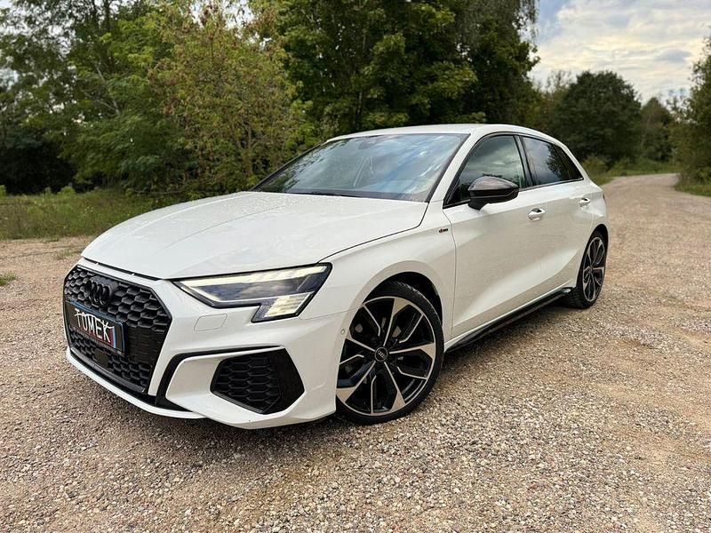 Weiß Gebraucht 2022 Audi A3 Sportback S-Line Kleinwagen | 29.500 € (Guter Preis) - Bild 1/4