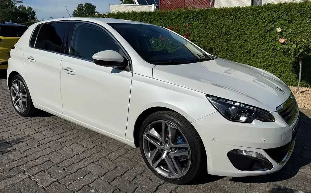Gebraucht Peugeot 308 Allure 131 PS (96 kW) 2014 Weiß Limousine
