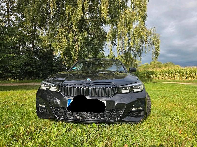 Schwarz Gebraucht 2019 BMW 320 Performance Kombi | 30.999 € (Etwas zu teuer) - Bild 1/4
