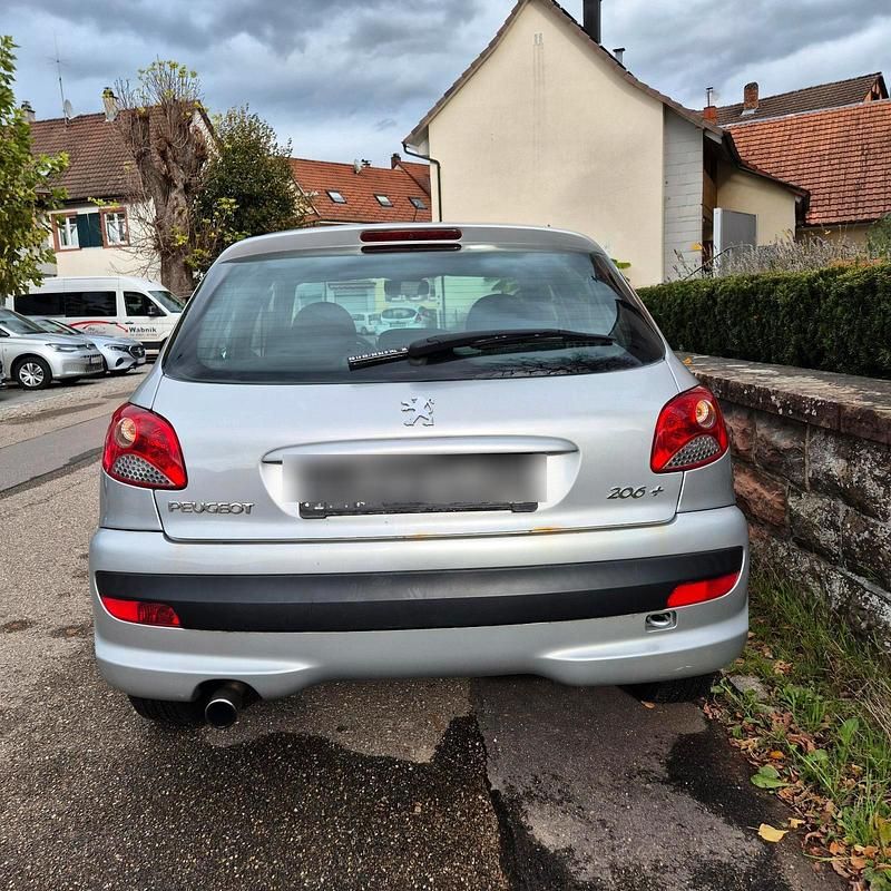 Silber Gebraucht 2011 Peugeot 206+ Kleinwagen | 1.900 € - Bild 1/4