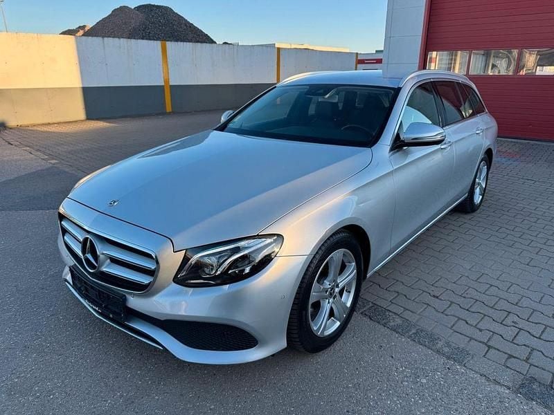 Gebraucht Mercedes E200 Avantgarde 150 PS (110 kW) 2017 Silber Limousine