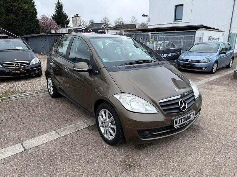 Gebraucht Mercedes A180 116 PS (85 kW) 2009 Braun Van / Kleinbus