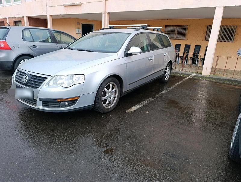 Second-hand VW Passat 140 CP (102 kW) 2009 Argintiu Berlinǎ