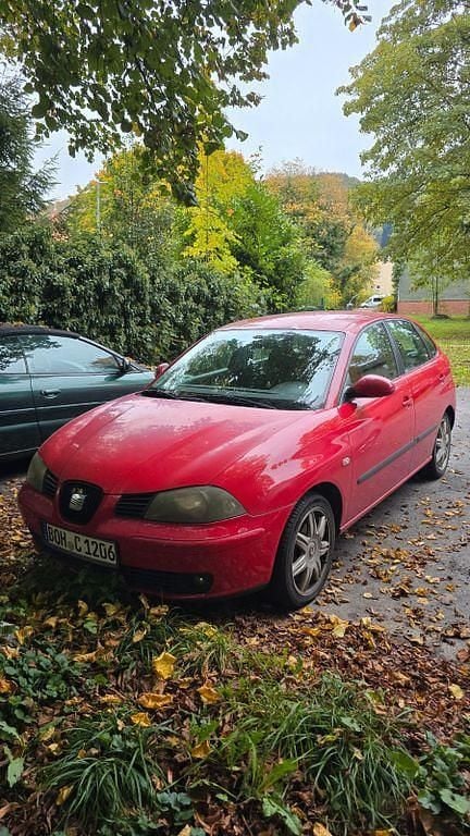 Rot Gebraucht 2004 Seat Ibiza Fresh Limousine | 650 € (Fairer Preis) - Bild 1/4