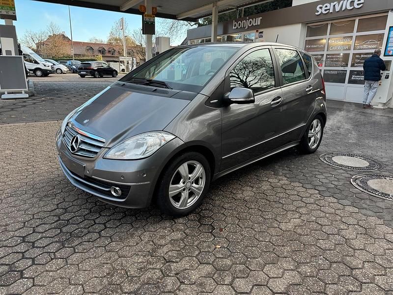 Grau Gebraucht 2009 Mercedes A150 Avantgarde Limousine | 4.590 € (Fairer Preis) - Bild 1/4