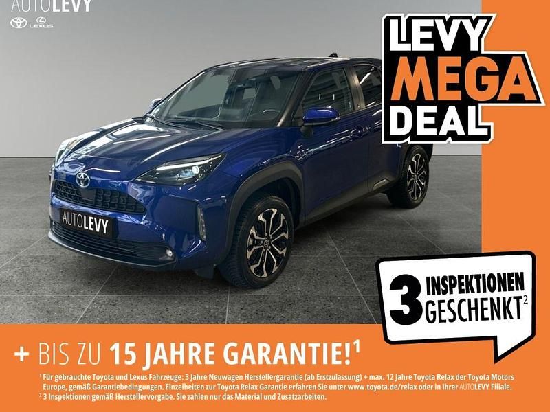 Dark blue m m (metallic) Gebraucht 2023 Toyota Yaris Hybrid Team SUV | 23.970 € (Guter Preis) - Bild 1/4