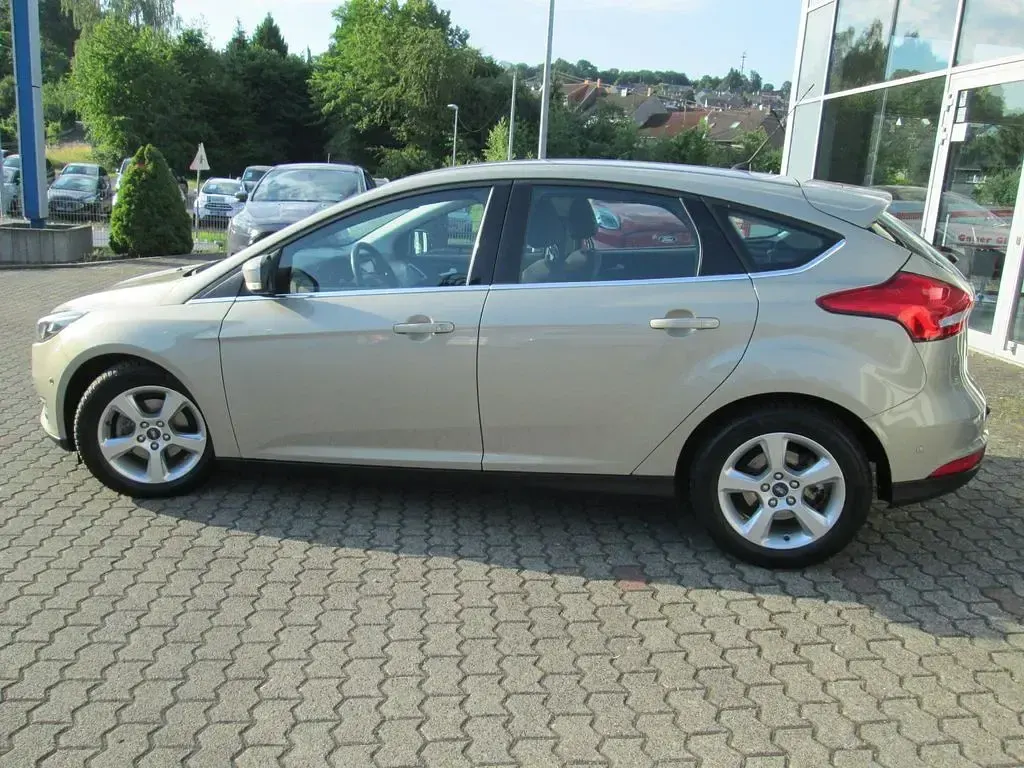 Gebraucht Ford Focus Titanium 125 PS (91 kW) 2016 Silber Limousine