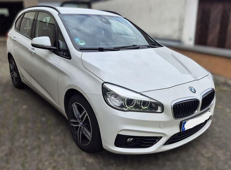 Gebraucht BMW 218 Active Tourer Sport Line 150 PS (110 kW) 2017 Weiß Van / Kleinbus