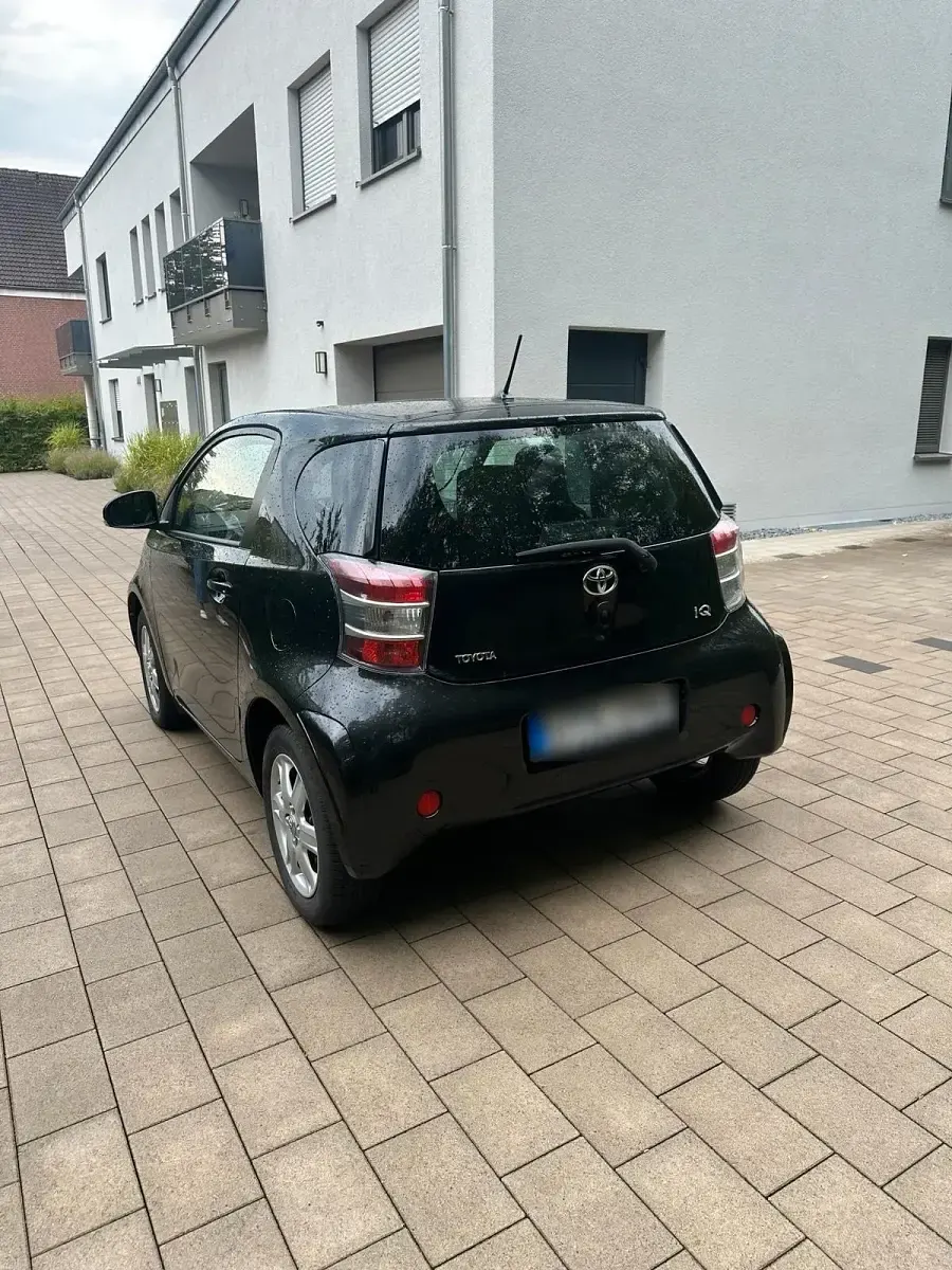 Gebraucht Toyota iQ 68 PS (50 kW) 2009 Schwarz Kleinwagen