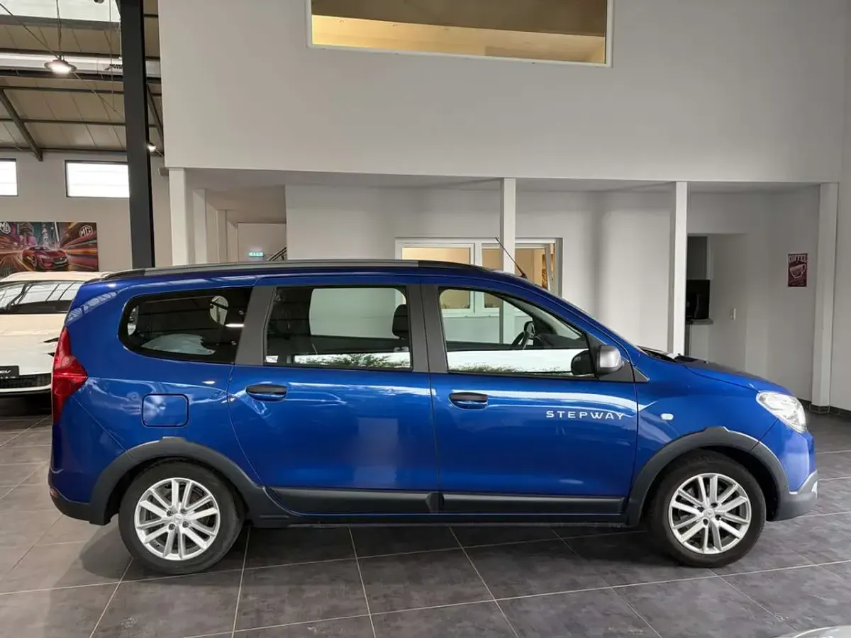 Gebraucht Dacia Lodgy Stepway 131 PS (96 kW) 2022 Stahlblau Van / Kleinbus