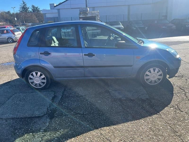Gebraucht Ford Fiesta 80 PS (58 kW) 2002 Blau Kleinwagen