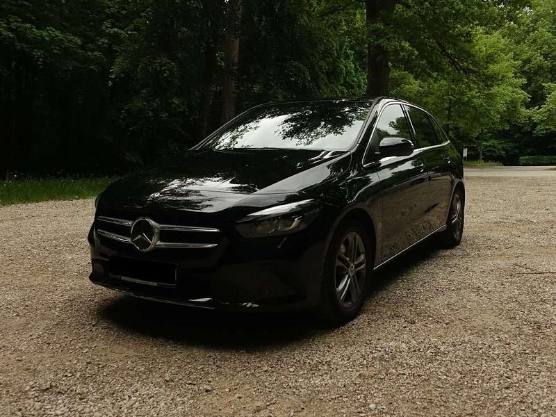 Schwarz Gebraucht 2019 Mercedes B220 Progressive Van / Kleinbus | 20.950 € (Guter Preis) - Bild 1/4