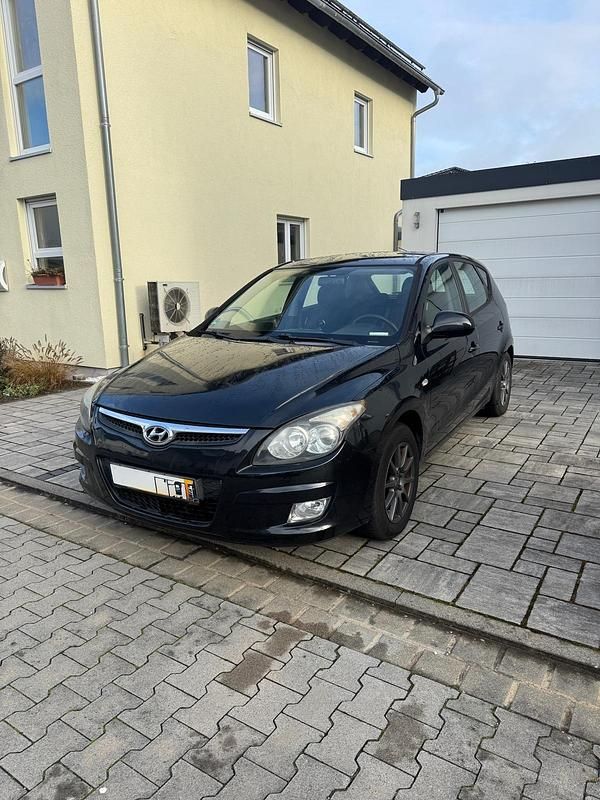 Gebraucht Hyundai i30 109 PS (80 kW) 2010 Schwarz Kleinwagen