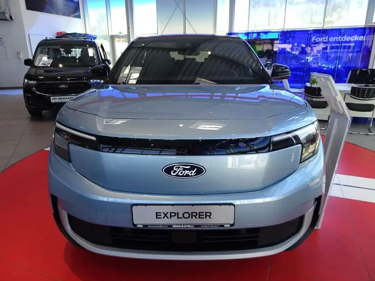 Neu Ford Explorer Premium 125 kW (170 PS) 2026 Arctic blue SUV