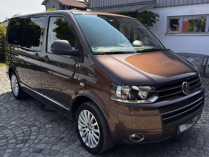 Gebraucht VW Multivan Highline 179 PS (131 kW) 2011 Braun Van