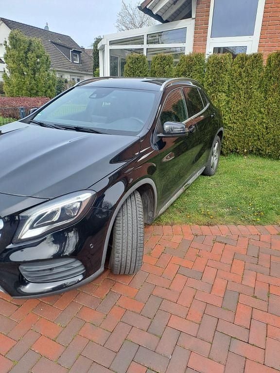 Gebraucht Mercedes GLA180 122 PS (89 kW) 2019 Schwarz SUV