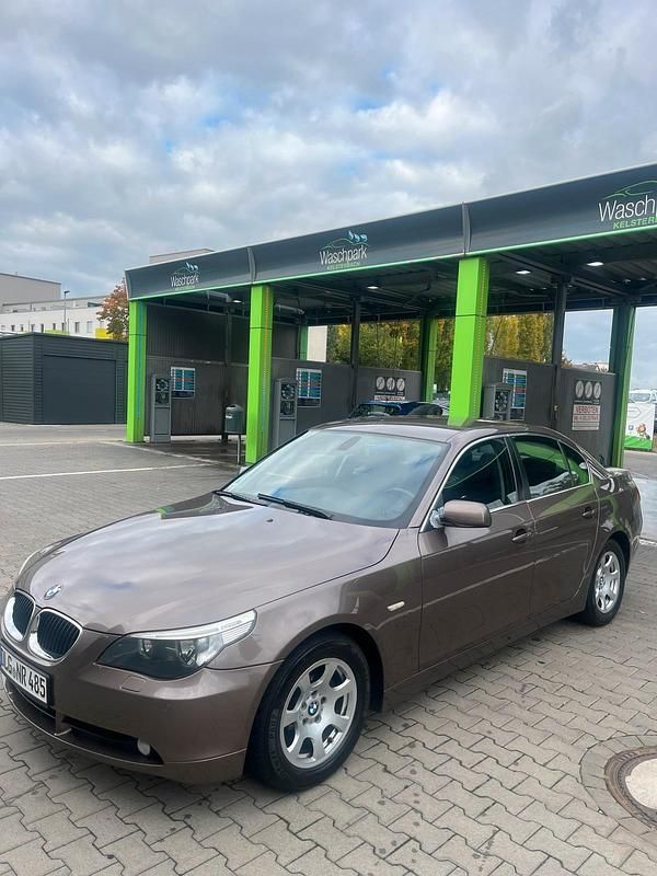 Braun Gebraucht 2004 BMW 520 Limousine | 3.900 € - Bild 1/4