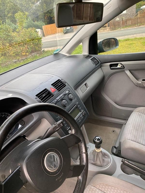Grau Gebraucht 2004 VW Touran Van / Kleinbus | 1.100 € (Superpreis) - Bild 1/4