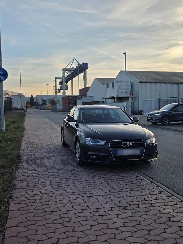 Gebraucht Audi A4 170 PS (125 kW) 2012 Grau Limousine