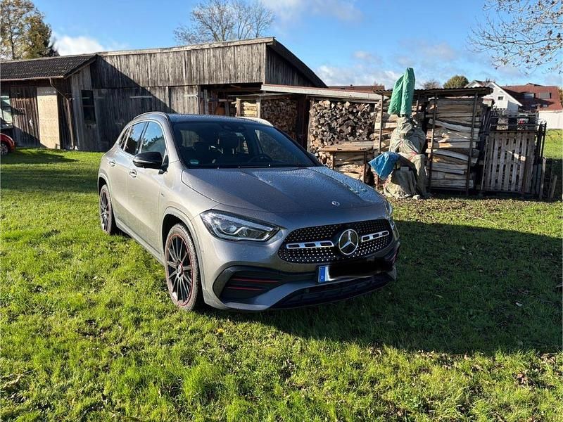 Grau Gebraucht 2021 Mercedes 250 Edition 1 SUV | 35.900 € (Fairer Preis) - Bild 1/4