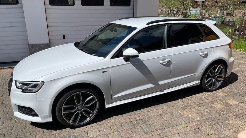 Weiß Gebraucht 2019 Audi A3 S-Line Limousine | 19.500 € (Guter Preis) - Bild 1/4