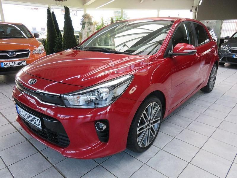 Gebraucht Kia Rio Spirit 92 PS (67 kW) 2017 Rot Limousine