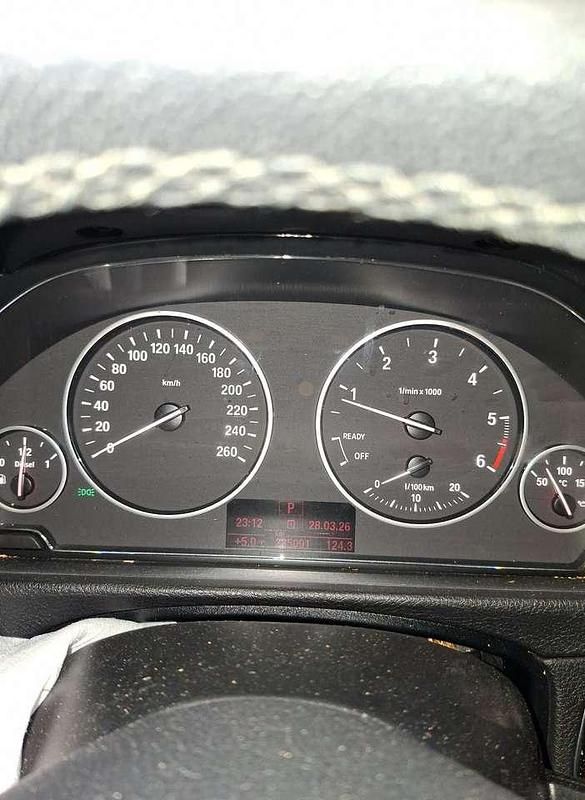 Gebraucht BMW 318 148 PS (108 kW) 2014 Blau Limousine