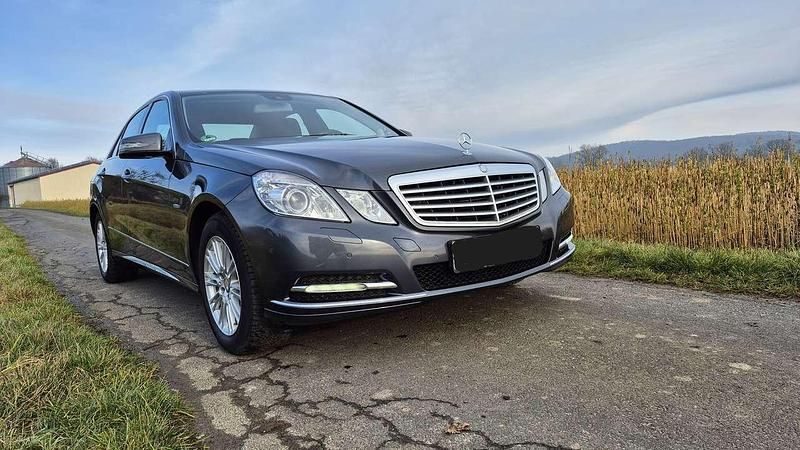 Gebraucht Mercedes E300 Elegance 231 PS (169 kW) 2011 Grau Limousine