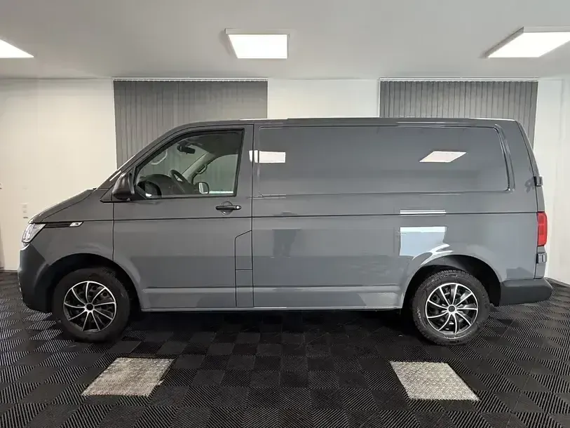 Gebraucht VW Transporter 150 PS (110 kW) 2023 Pure grey Van
