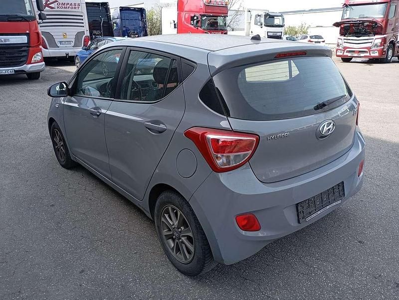 Gebraucht Hyundai i10 Style 67 PS (49 kW) 2014 Grau Kleinwagen