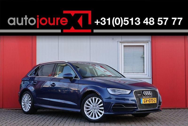 Blau Gebraucht 2015 Audi e-tron Attraction SUV | 7.999 € - Bild 1/4
