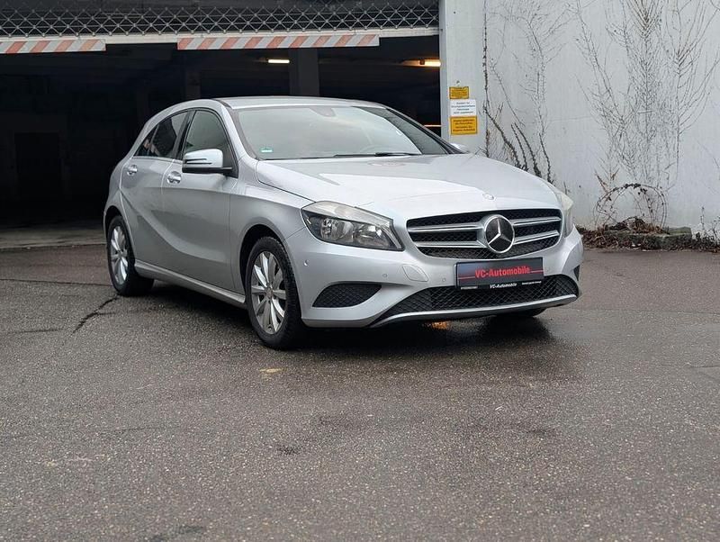 Gebraucht Mercedes A180 122 PS (89 kW) 2013 Silber Limousine