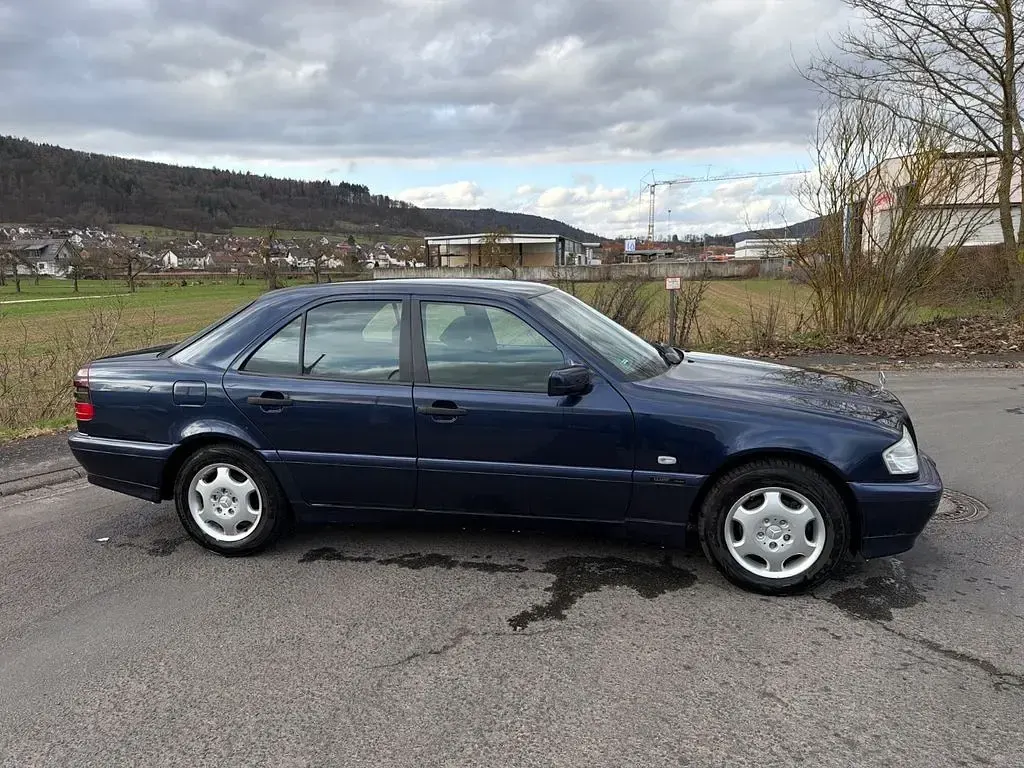 Gebraucht Mercedes C200 Classic 136 PS (100 kW) 2000 Blau Limousine