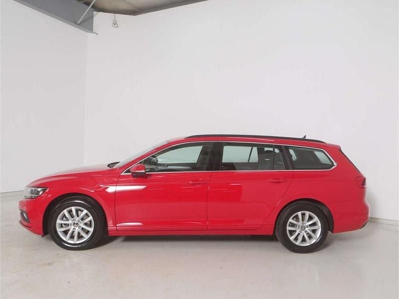 Gebraucht VW Passat Business 122 PS (89 kW) 2023 Rot Kombi