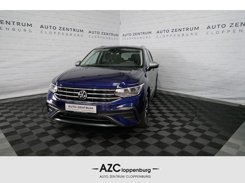 Blau Gebraucht 2022 VW Tiguan Allspace Life SUV | 25.950 € (Fairer Preis) - Bild 1/4