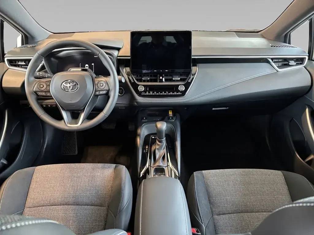 Neu Toyota Corolla 178 PS (130 kW) 2026 Weiß Limousine