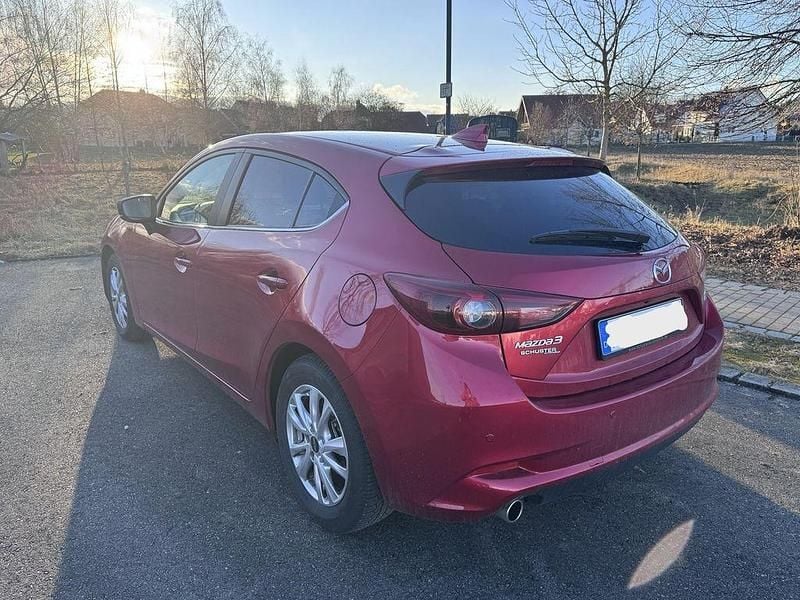 Gebraucht Mazda 3 Exclusive-Line 120 PS (88 kW) 2017 Rot Limousine