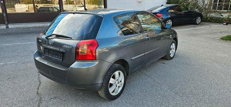 Używany Toyota Corolla Sol 116 KM (85 kW) 2003 Szary Sedan/Limuzyna